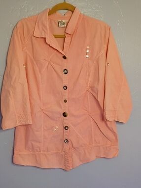 Parsley & Sage Peach Button Front Three-Quarter Sleeve Top